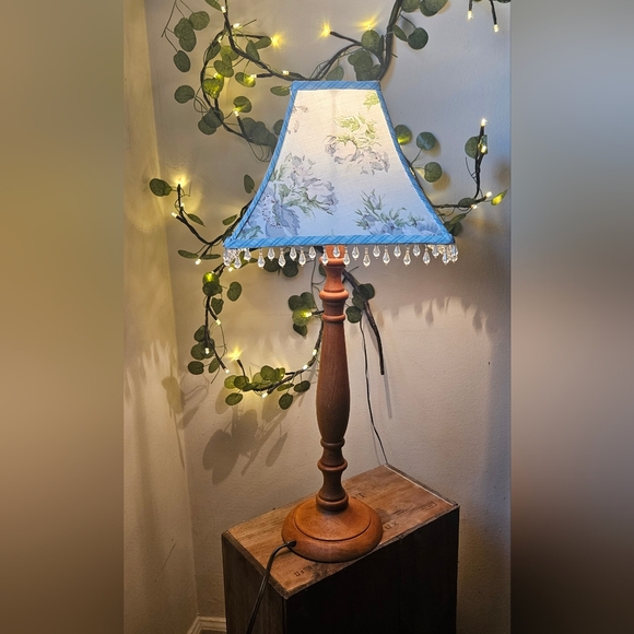 Laura Ashley 2003 Wood Lamp Crystal Drops Floral Shade Lavendar Violet The Fabri - Picture 3 of 9